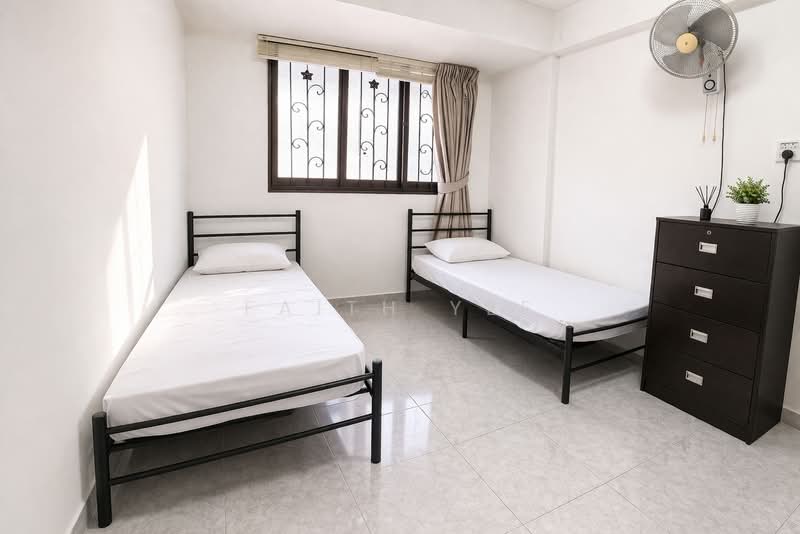 359 Bukit Batok Street 31 HDB Flat For Sale at S$ 420,000 | PropertyGuru Singapore - Bedroom