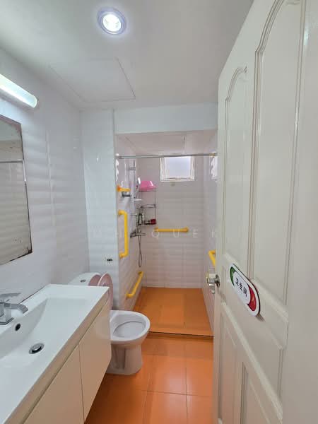 Castle Green, 483 Yio Chu Kang Road, 2 Bedrooms, 947 sqft, Condominium For Rent, by MH Quek, 500094771 - Bathroom - PropertyGuru.com.sg