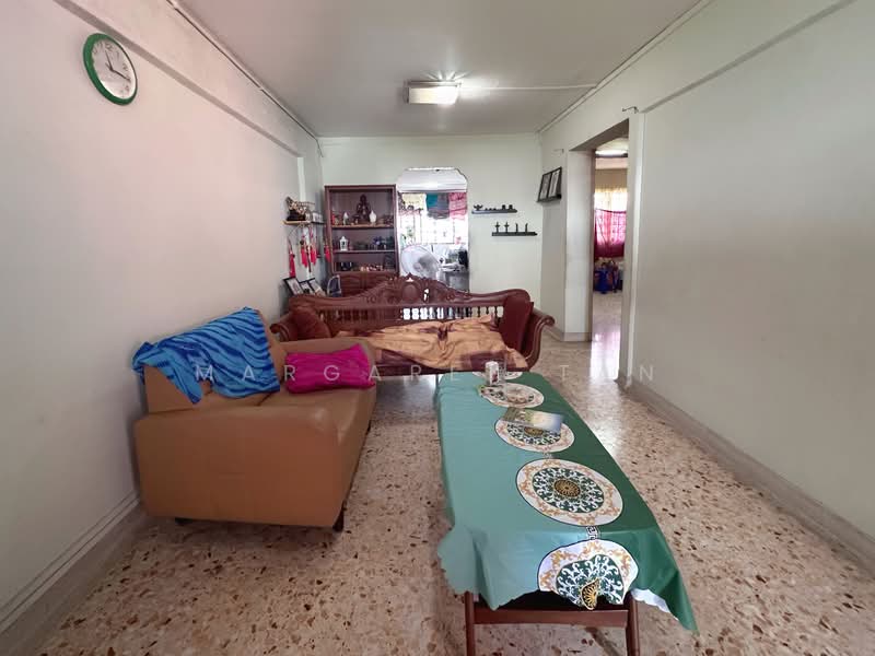 334 Clementi Avenue 2 HDB Flat For Sale at S$ 380,000 | PropertyGuru Singapore - Living Room