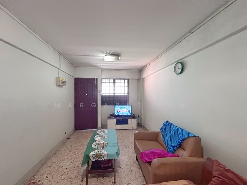 334 Clementi Avenue 2 HDB Flat For Sale at S$ 380,000 | PropertyGuru Singapore - Living Room