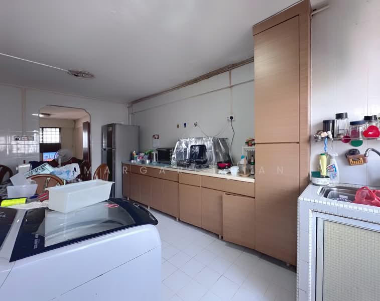 334 Clementi Avenue 2 HDB Flat For Sale at S$ 380,000 | PropertyGuru Singapore - Kitchen
