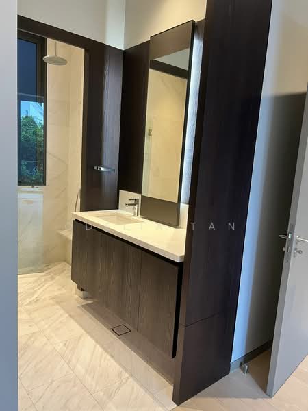 Robin Residences Condominium For Sale at S$ 2,200,000 | PropertyGuru Singapore - Bathroom
