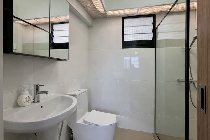 464B Bukit Batok West Avenue 8 HDB Flat For Sale at S$ 630,000 | PropertyGuru Singapore - Bathroom