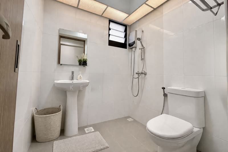 464B Bukit Batok West Avenue 8 HDB Flat For Sale at S$ 630,000 | PropertyGuru Singapore - Bathroom
