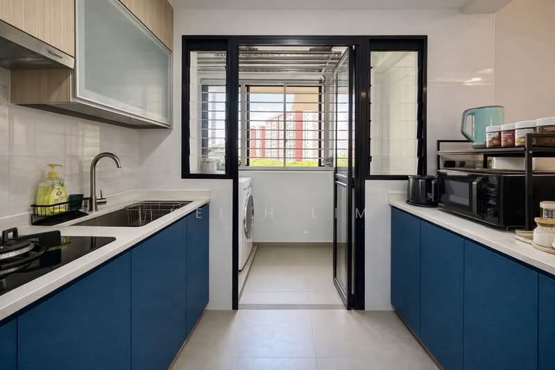 464B Bukit Batok West Avenue 8 HDB Flat For Sale at S$ 630,000 | PropertyGuru Singapore - Kitchen