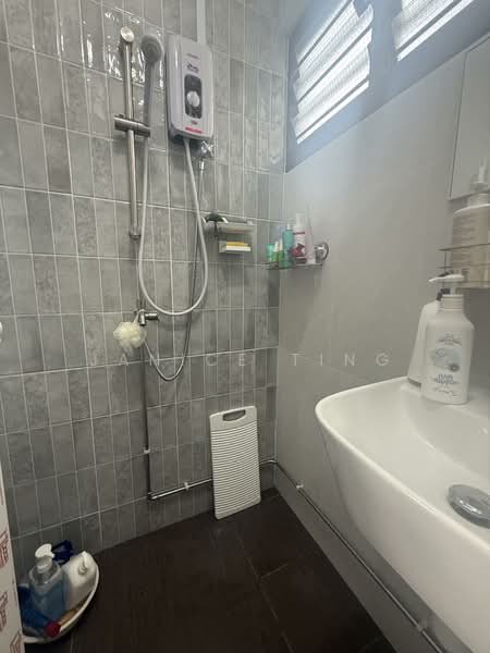285 Tampines Street 22, 285 Tampines Street 22, Room Rental, 100 sqft, HDB Flat For Rent, by Janice Ting, 500094784 - Bathroom - PropertyGuru.com.sg