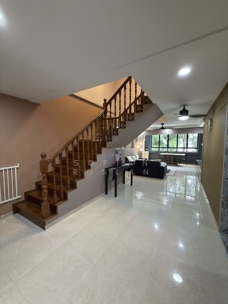 408 Jurong West Street 42 HDB Flat For Sale at S$ 800,000 | PropertyGuru Singapore - Living Room