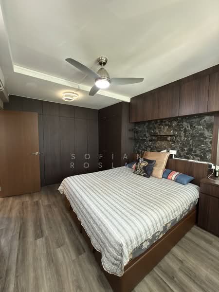 408 Jurong West Street 42 HDB Flat For Sale at S$ 800,000 | PropertyGuru Singapore - Bedroom