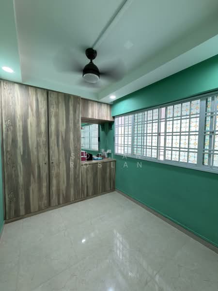 408 Jurong West Street 42 HDB Flat For Sale at S$ 800,000 | PropertyGuru Singapore - Bedroom