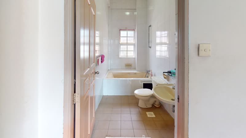 Kovan 3 Storey Semi-D with 7 Bed 6 Bath within 1km of Holy Innocents' Pri Sch, Kovan | Tampines Road | Valley Road | Jln Teliti | Jln Rengkam, 7 Bedrooms, 6,540 sqft, Semi-Detached House For Rent, by Ong Bincent, 500094794 - Bathroom - PropertyGuru.com.sg