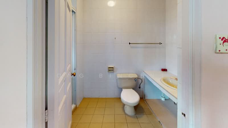 Kovan 3 Storey Semi-D with 7 Bed 6 Bath within 1km of Holy Innocents' Pri Sch, Kovan | Tampines Road | Valley Road | Jln Teliti | Jln Rengkam, 7 Bedrooms, 6,540 sqft, Semi-Detached House For Rent, by Ong Bincent, 500094794 - Bathroom - PropertyGuru.com.sg