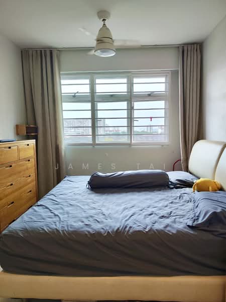 453B Bukit Batok West Avenue 6 HDB Flat For Sale at S$ 840,000 | PropertyGuru Singapore - Bedroom