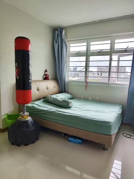 453B Bukit Batok West Avenue 6 HDB Flat For Sale at S$ 840,000 | PropertyGuru Singapore - Bedroom