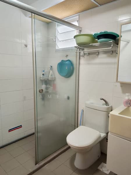 453B Bukit Batok West Avenue 6 HDB Flat For Sale at S$ 840,000 | PropertyGuru Singapore - Bathroom