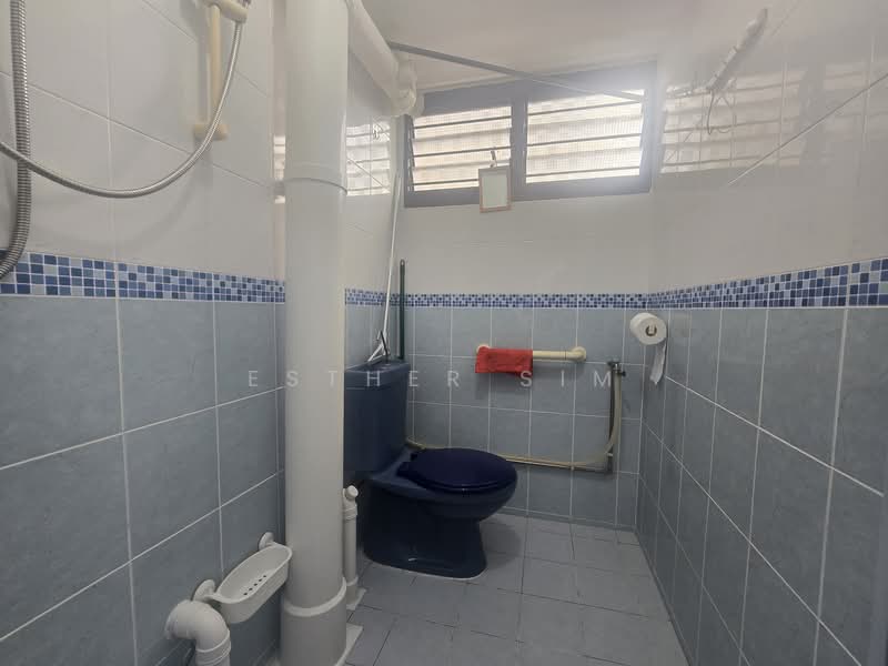 604 Ang Mo Kio Avenue 5, 604 Ang Mo Kio Avenue 5, Room Rental, 100 sqft, HDB Flat For Rent, by Esther Sim, 500094800 - Bathroom - PropertyGuru.com.sg