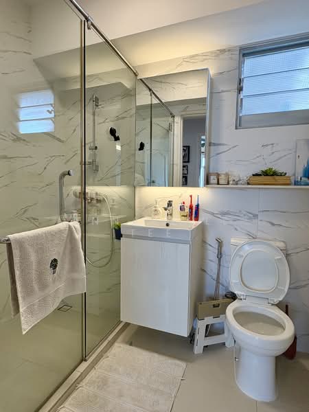 Rare move-in condition 5I HDB next to Bedok 85! 1km to Red Swastika!, , 4 Bedrooms, 1,216 sqft, HDB Flat For Sale, by Annabelle Tee, 500094801 - Bathroom - PropertyGuru.com.sg