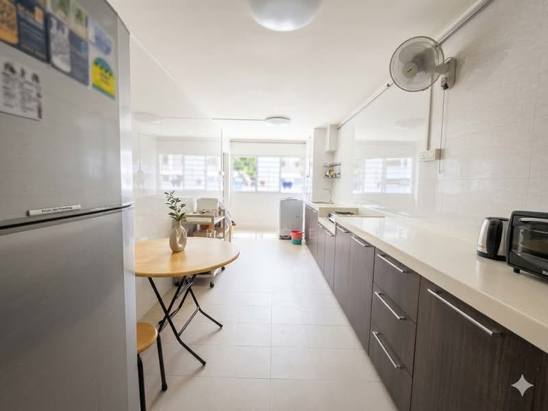 324 Serangoon Avenue 3 HDB Flat For Sale at S$ 799,000 | PropertyGuru Singapore - Kitchen