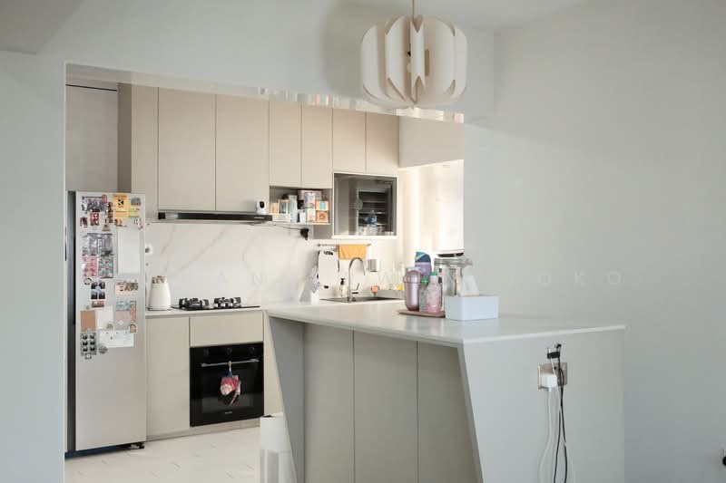 461B Bukit Batok West Avenue 8 HDB Flat For Sale at S$ 728,000 | PropertyGuru Singapore - Kitchen