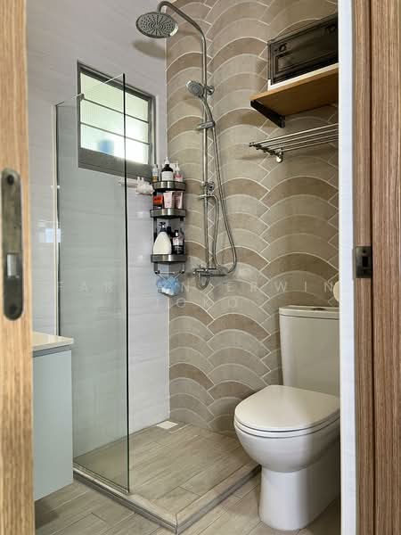 461B Bukit Batok West Avenue 8 HDB Flat For Sale at S$ 728,000 | PropertyGuru Singapore - Bathroom