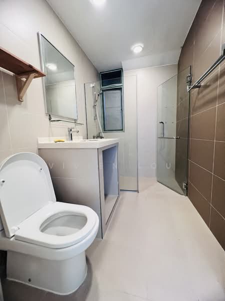 Tiara, 1 Kim Seng Walk, 2 Bedrooms, 893 sqft, Apartment For Rent, by Vivien Lou, 500094841 - Master Bathroom - PropertyGuru.com.sg