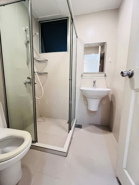 Tiara, 1 Kim Seng Walk, 2 Bedrooms, 893 sqft, Apartment For Rent, by Vivien Lou, 500094841 - Common Bathroom - PropertyGuru.com.sg
