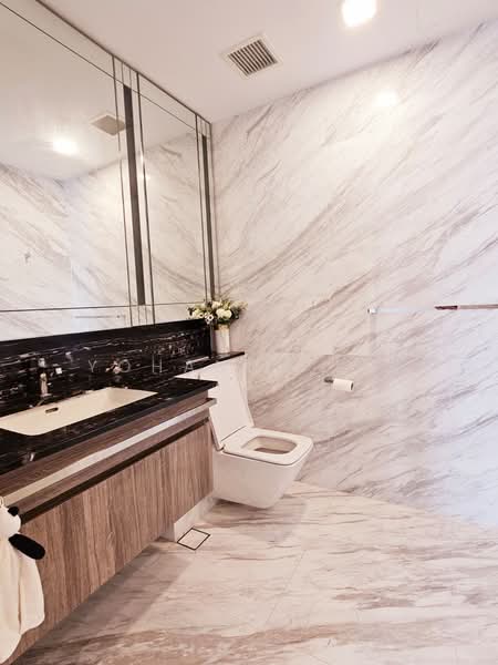 Wallich Residence Condominium For Sale at S$ 3,580,000 | PropertyGuru Singapore - Bathroom