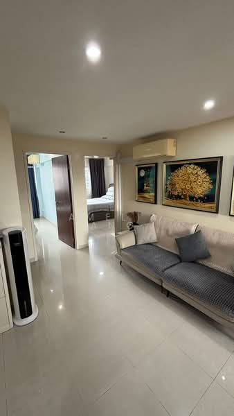 123 Mcnair Road HDB Flat For Sale at S$ 560,000 | PropertyGuru Singapore - Living Room