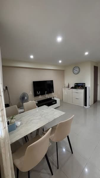 123 Mcnair Road HDB Flat For Sale at S$ 560,000 | PropertyGuru Singapore - Living Room