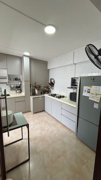 123 Mcnair Road HDB Flat For Sale at S$ 560,000 | PropertyGuru Singapore - Kitchen