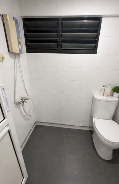 805 Yishun Ring Road HDB Flat For Sale at S$ 498,000 | PropertyGuru Singapore - Bathroom