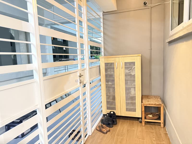 112 Tampines Street 11 HDB Flat For Sale at S$ 525,000 | PropertyGuru Singapore - Entrance