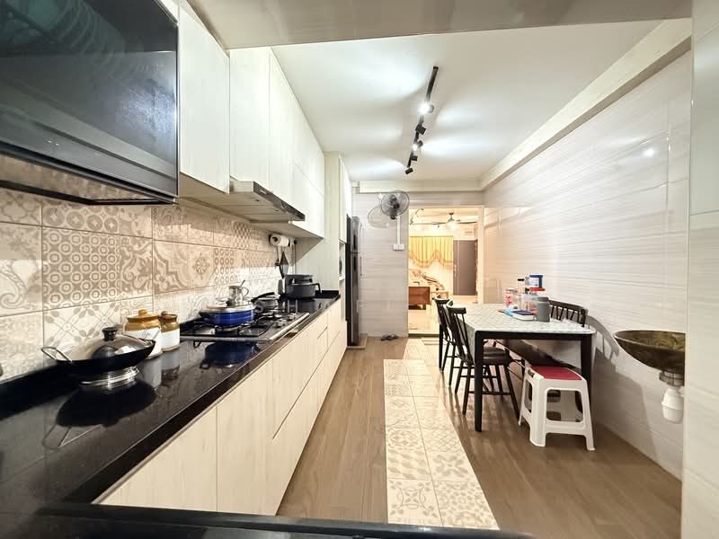 112 Tampines Street 11 HDB Flat For Sale at S$ 525,000 | PropertyGuru Singapore - Kitchen