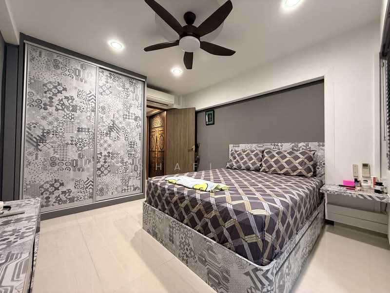 112 Tampines Street 11 HDB Flat For Sale at S$ 525,000 | PropertyGuru Singapore - Master Bedroom