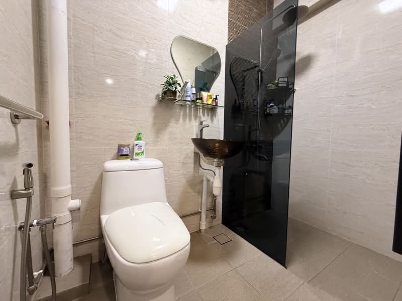 112 Tampines Street 11 HDB Flat For Sale at S$ 525,000 | PropertyGuru Singapore - Master Bathroom