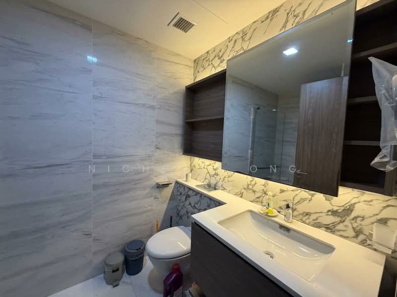 Queens Peak, 1 Dundee Road, 3 Bedrooms, 840 sqft, Condominium For Rent, by Nicholas Ong, 500094858 - Bathroom - PropertyGuru.com.sg