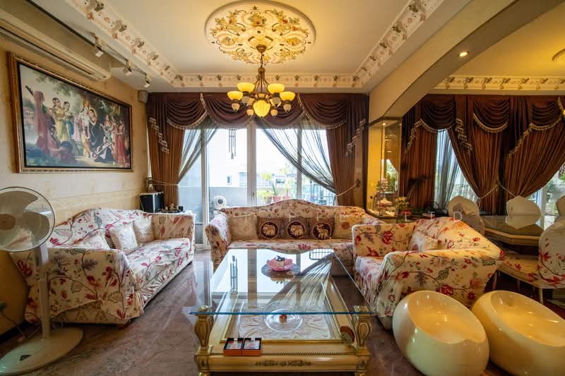 The Warren Apartment For Sale at S$ 2,800,000 | PropertyGuru Singapore - Living Room