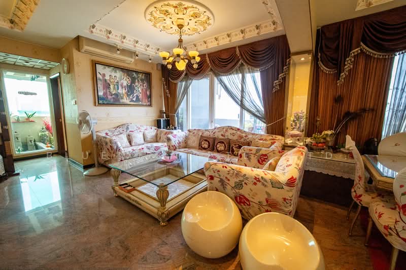The Warren Apartment For Sale at S$ 2,800,000 | PropertyGuru Singapore - Living Room