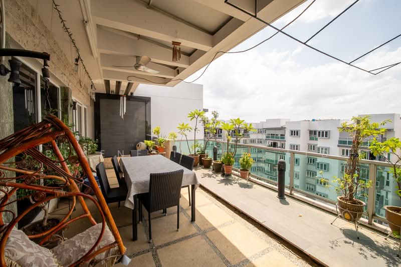 The Warren Apartment For Sale at S$ 2,800,000 | PropertyGuru Singapore - Balcony