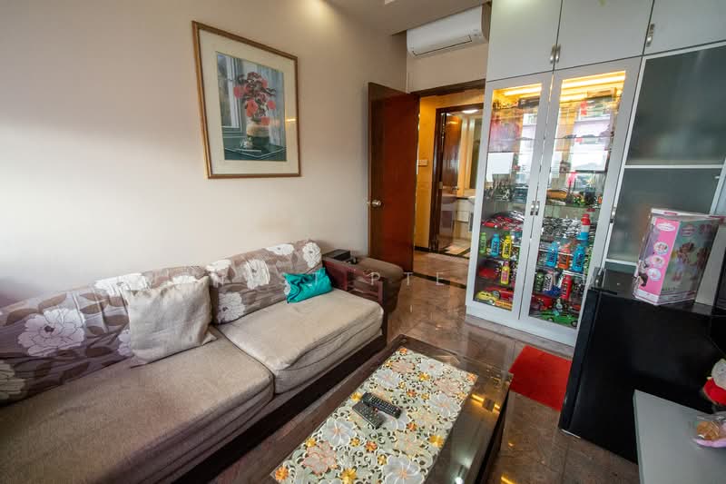 The Warren Apartment For Sale at S$ 2,800,000 | PropertyGuru Singapore - Living Room