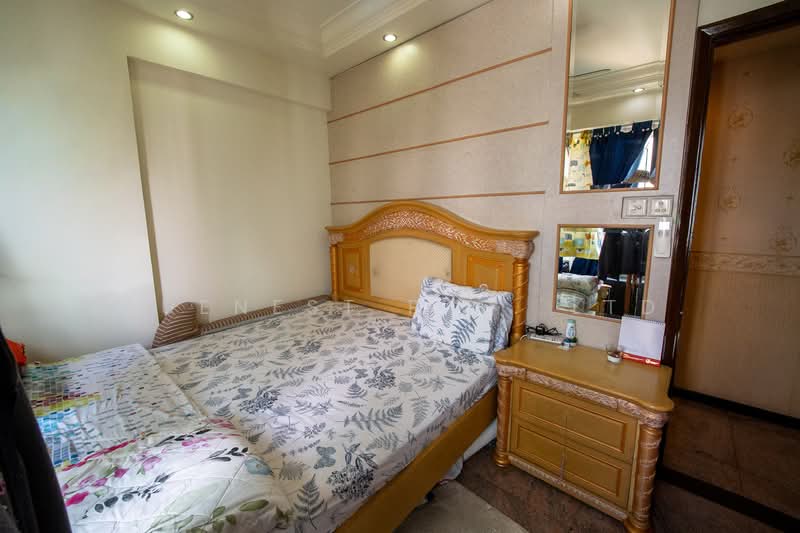 The Warren Apartment For Sale at S$ 2,800,000 | PropertyGuru Singapore - Bedroom
