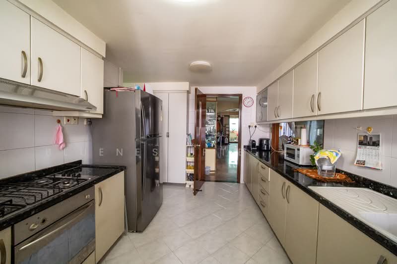 The Warren Apartment For Sale at S$ 2,800,000 | PropertyGuru Singapore - Kitchen