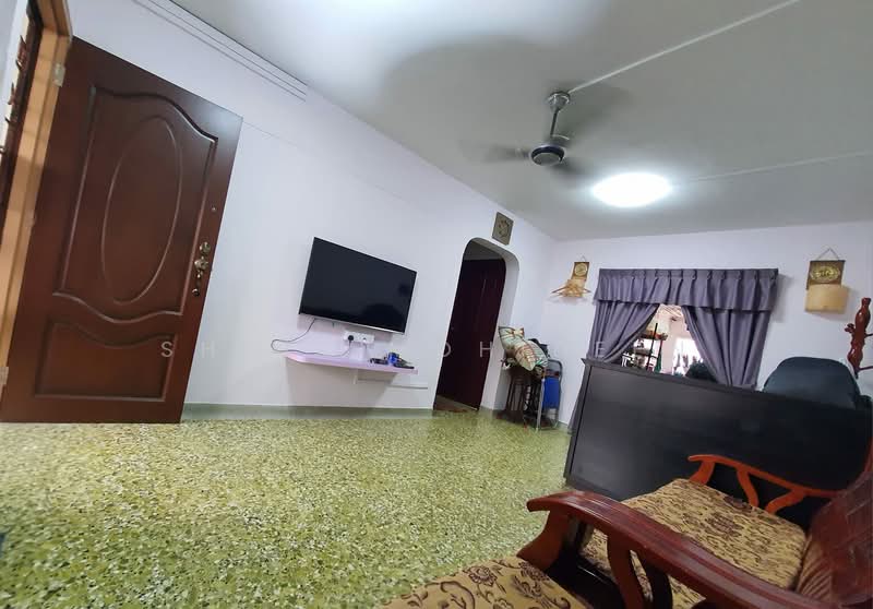 125 Hougang Avenue 1 HDB Flat For Sale at S$ 498,000 | PropertyGuru Singapore - Living Room