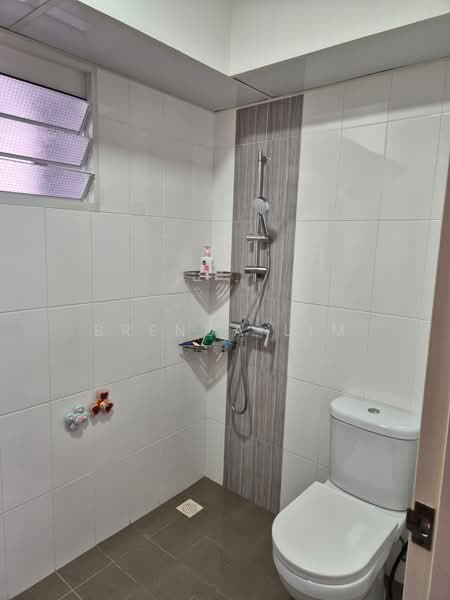 288C Compassvale Crescent HDB Flat For Sale at S$ 699,999 | PropertyGuru Singapore - Bathroom