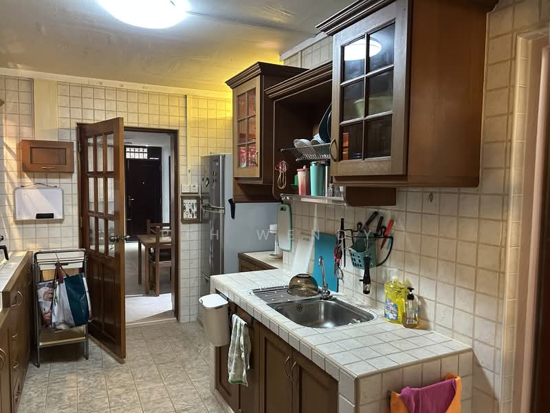 110 Bishan Street 12 HDB Flat For Sale at S$ 575,000 | PropertyGuru Singapore - Kitchen