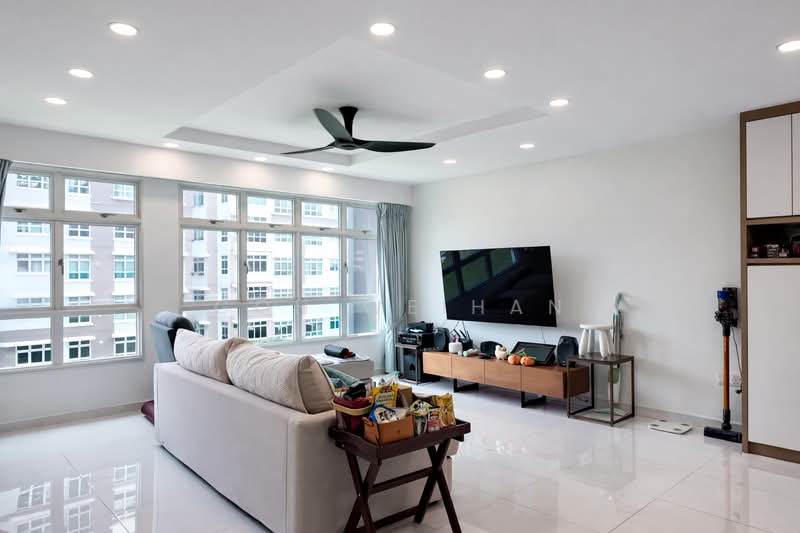 452A Bukit Batok West Avenue 6 HDB Flat For Sale at S$ 830,000 | PropertyGuru Singapore - Living Room