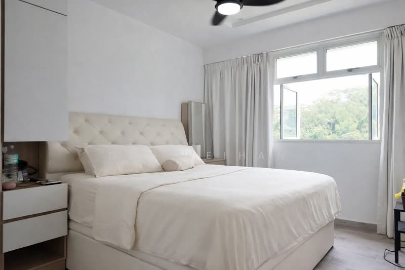 452A Bukit Batok West Avenue 6 HDB Flat For Sale at S$ 830,000 | PropertyGuru Singapore - Master Bedroom