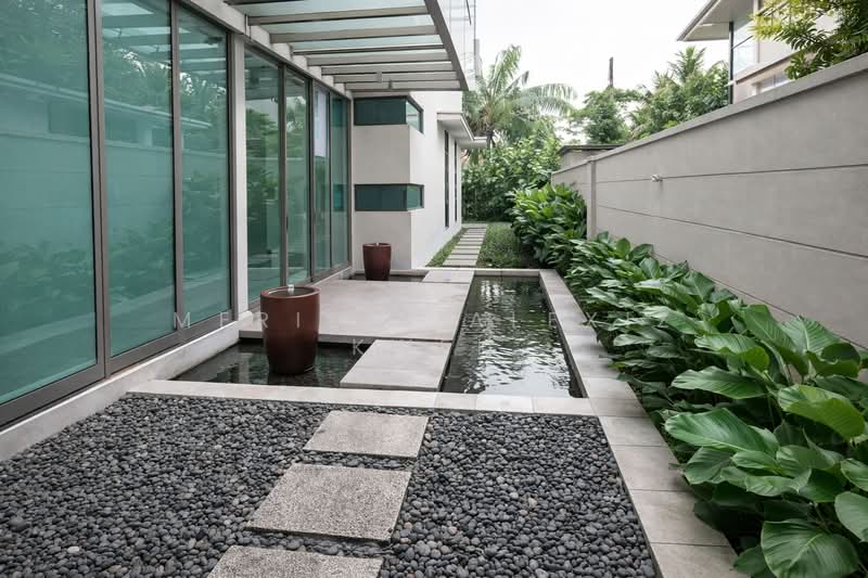 22 Dunsfold Drive - 2-storey bungalow with attic and pool, Dunsfold Drive, 6 Bedrooms, 5,000 sqft, Detached House For Rent, by Meriell Alexiz Kwek, 500094918 - Exterior - PropertyGuru.com.sg