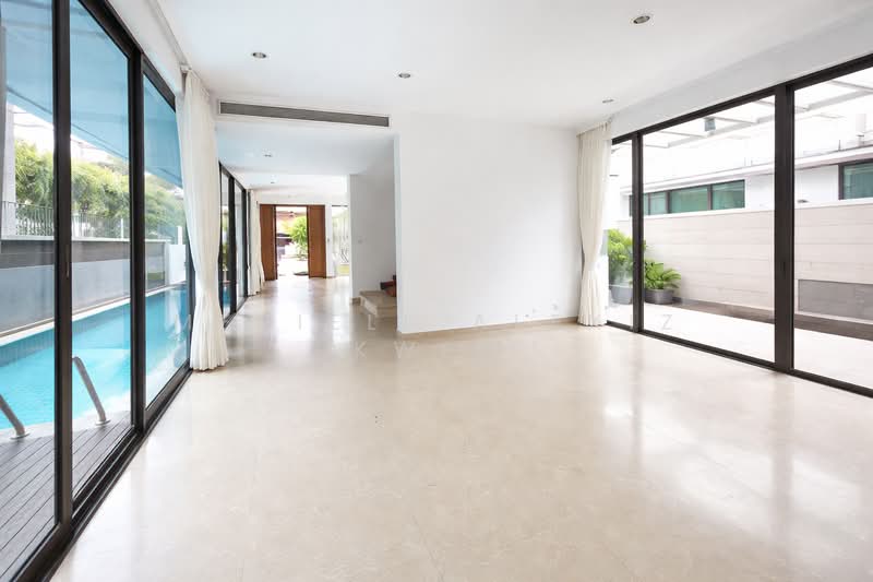 22 Dunsfold Drive - 2-storey bungalow with attic and pool, Dunsfold Drive, 6 Bedrooms, 5,000 sqft, Detached House For Rent, by Meriell Alexiz Kwek, 500094918 - Living Room - PropertyGuru.com.sg