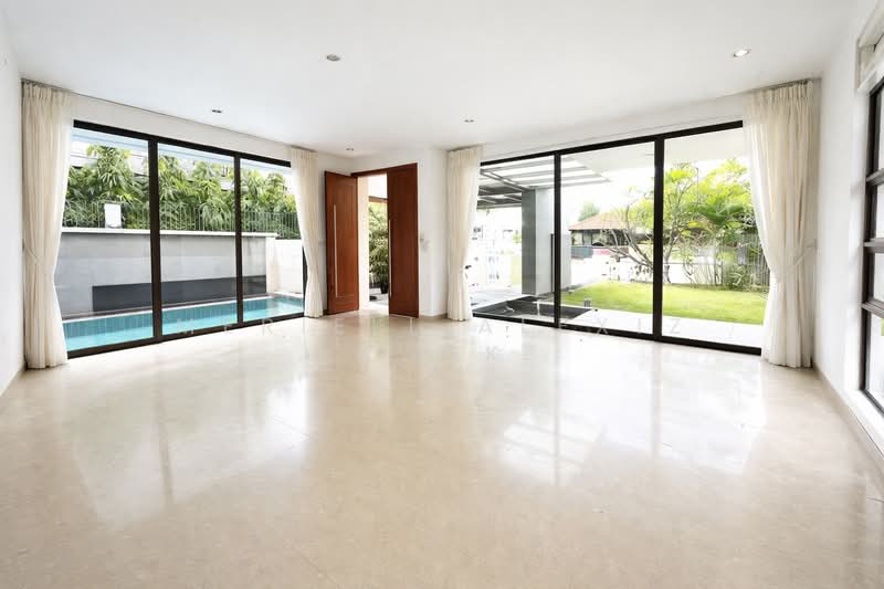 22 Dunsfold Drive - 2-storey bungalow with attic and pool, Dunsfold Drive, 6 Bedrooms, 5,000 sqft, Detached House For Rent, by Meriell Alexiz Kwek, 500094918 - Living Room - PropertyGuru.com.sg