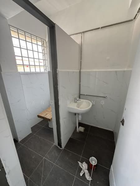 2nd Storey Shop/Office @ Yio Chu Kang Road, Yio Chu Kang Road, 915 sqft, Shop / Shophouse For Rent, by Ander Ang, 500094944 - Bathroom - CommercialGuru.com.sg